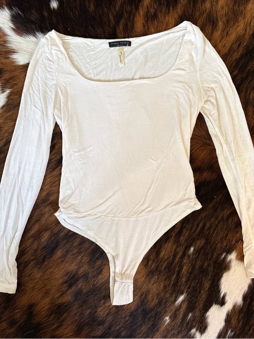 Final Touch Cream Long-Sleeve Scoop Neck Bodysuit